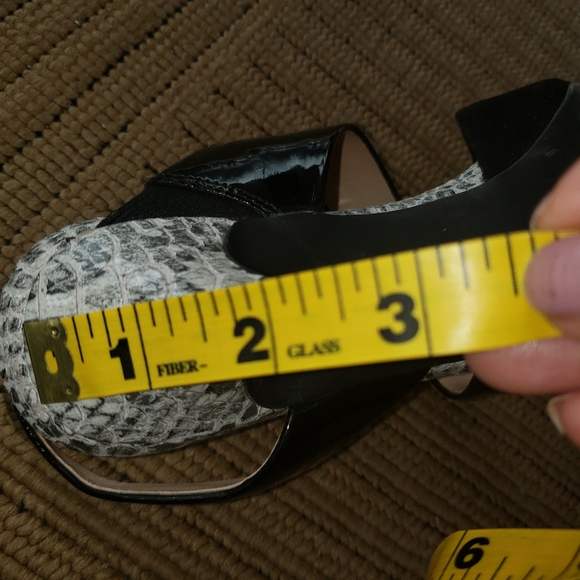 Black shoes - Picture 3 of 4